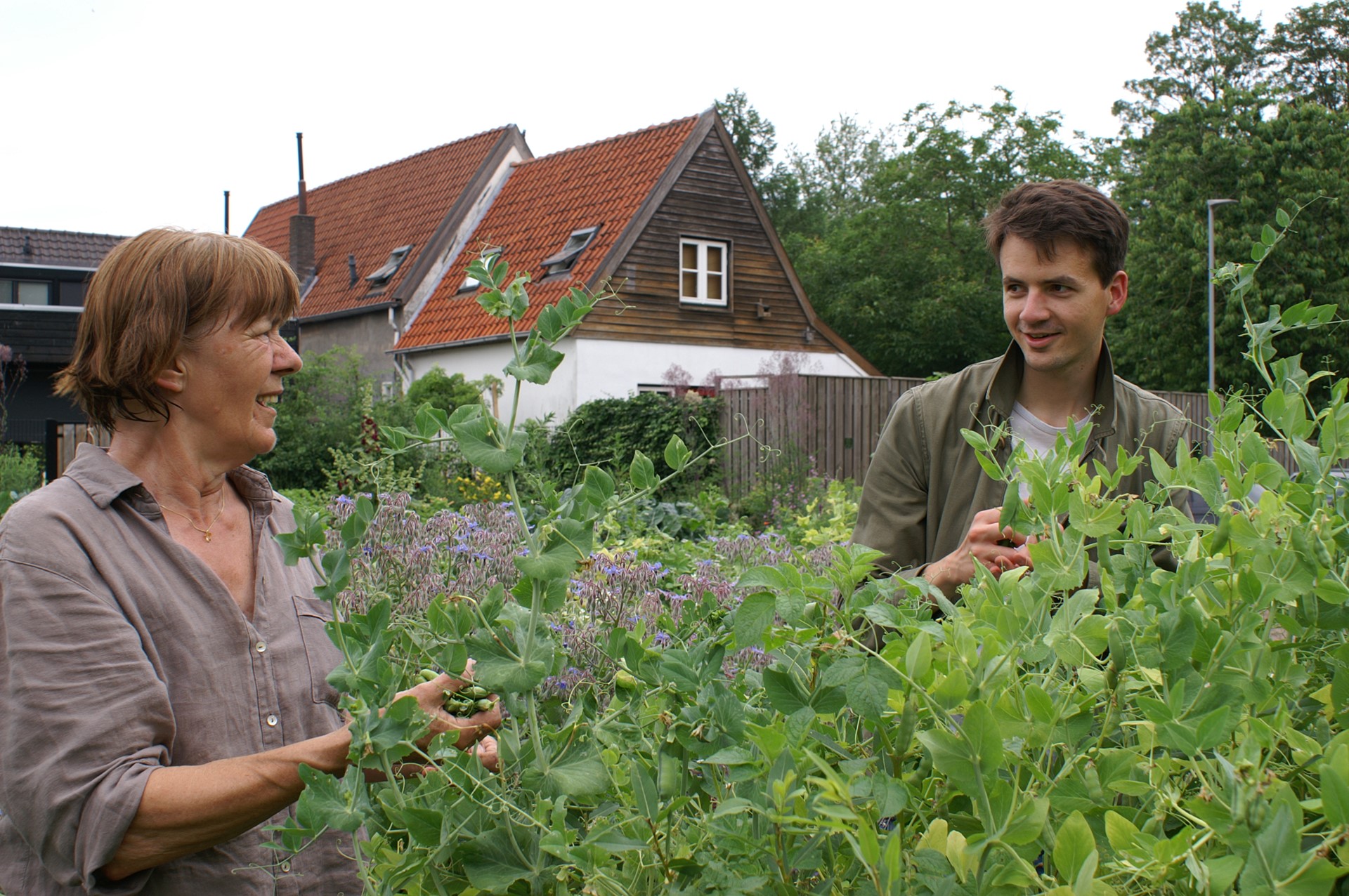 TorenTuin - vrijwilligers Pink en Lennart - Marriëtte van Uijert.JPG