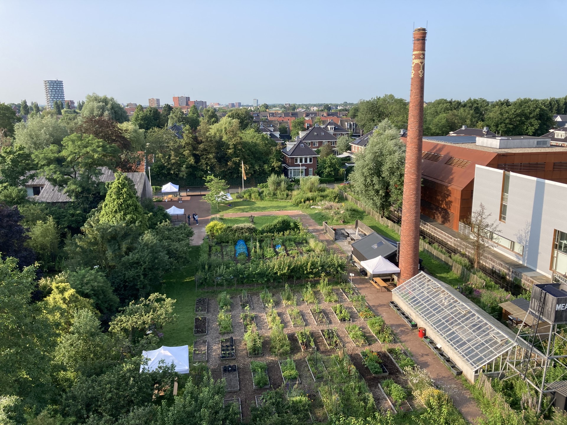 Overzichtsfoto 2 vanuit flat - Johanitterveld - buurttuin