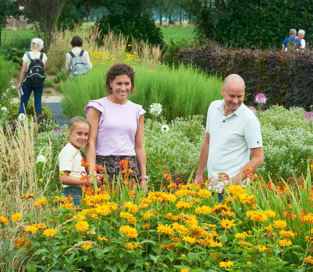 Algemeen beeld Bloemenpark Appeltern.JPG